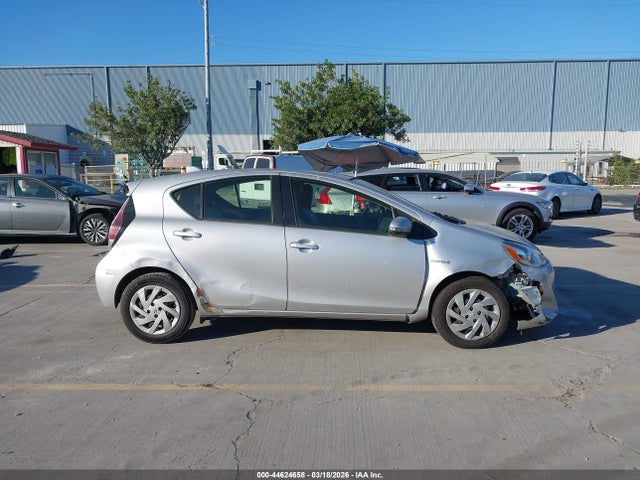 JTDKDTB34F1104578 Toyota Prius C One