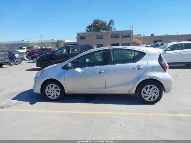 JTDKDTB34F1104578 Toyota Prius C One