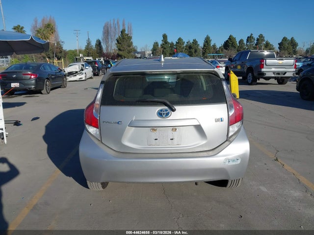 JTDKDTB34F1104578 Toyota Prius C One