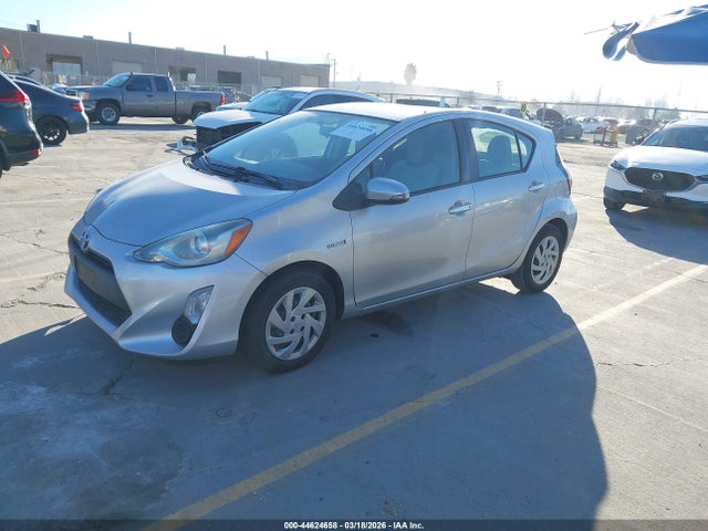 JTDKDTB34F1104578 Toyota Prius C One