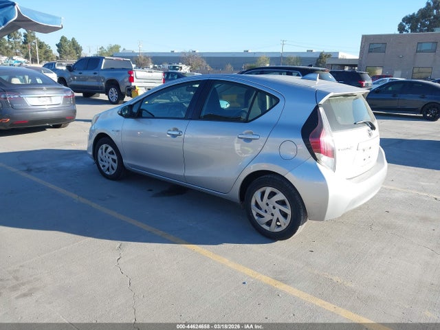 JTDKDTB34F1104578 Toyota Prius C One
