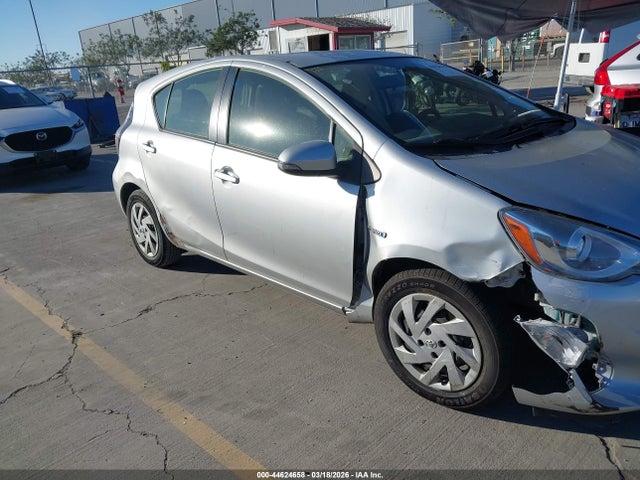 JTDKDTB34F1104578 Toyota Prius C One