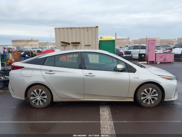 JTDKAMFP8N3199709 Toyota Prius Prime Le