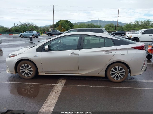 JTDKAMFP8N3199709 Toyota Prius Prime Le