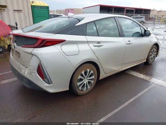JTDKAMFP8N3199709 Toyota Prius Prime Le
