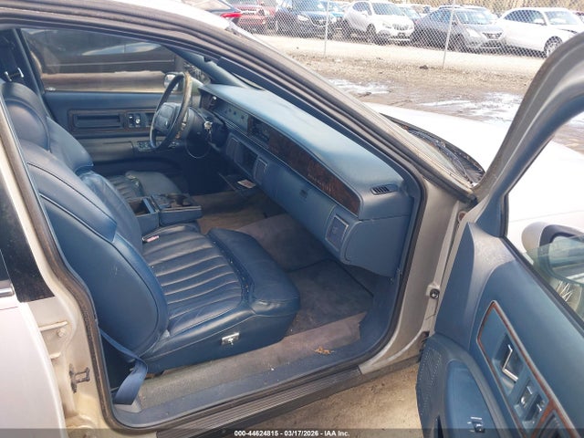 44624815 :رقم المزاد ، 1G4BN5375NR404197 vin ، 1992 Buick Roadmaster مزاد بيع