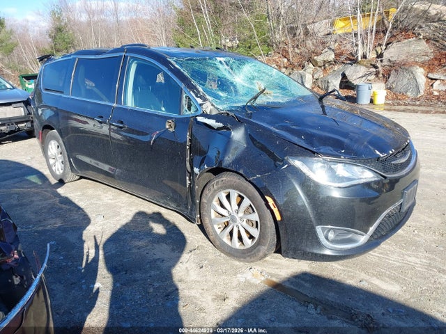 2017 Chrysler Pacifica Touring-l მანქანა იყიდება აუქციონზე, vin: 2C4RC1BG2HR691807, აუქციონის ნომერი: 44624928