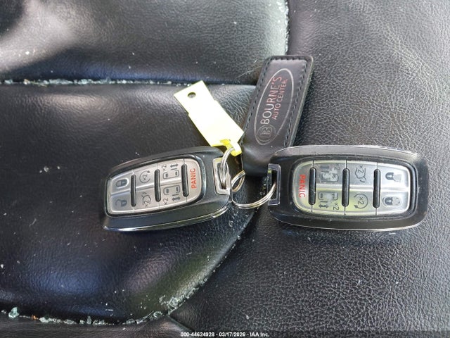 2017 Chrysler Pacifica Touring-l მანქანა იყიდება აუქციონზე, vin: 2C4RC1BG2HR691807, აუქციონის ნომერი: 44624928