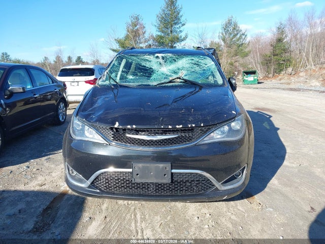 2017 Chrysler Pacifica Touring-l მანქანა იყიდება აუქციონზე, vin: 2C4RC1BG2HR691807, აუქციონის ნომერი: 44624928