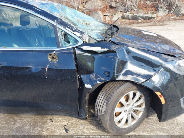 2017 Chrysler Pacifica Touring-l მანქანა იყიდება აუქციონზე, vin: 2C4RC1BG2HR691807, აუქციონის ნომერი: 44624928
