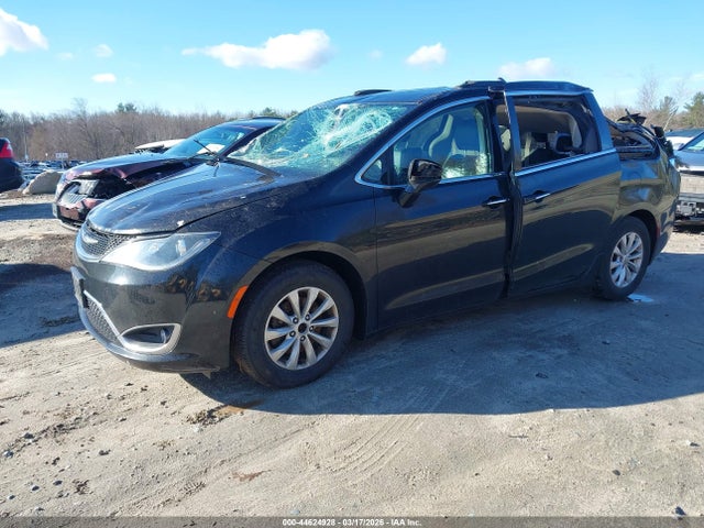 2017 Chrysler Pacifica Touring-l მანქანა იყიდება აუქციონზე, vin: 2C4RC1BG2HR691807, აუქციონის ნომერი: 44624928