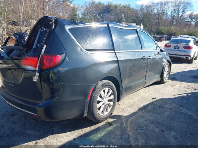 2017 Chrysler Pacifica Touring-l მანქანა იყიდება აუქციონზე, vin: 2C4RC1BG2HR691807, აუქციონის ნომერი: 44624928