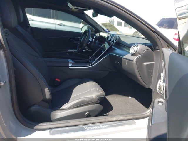 W1KMJ4HB3RF041704 Mercedes-Benz Cle 300 4matic