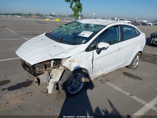 Ford FIESTA SE 2018 3FADP4BJ8JM101267 Image 2