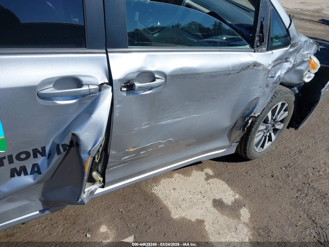 Toyota Sienna Le 7 Passenger 2018 5TDJZ3DC0JS193684 Image 17
