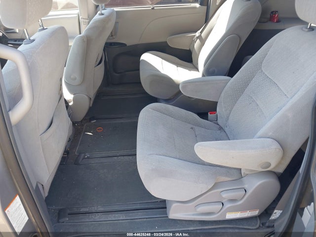 Toyota Sienna Le 7 Passenger 2018 5TDJZ3DC0JS193684 Image 8