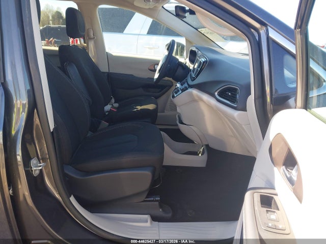 2023 Chrysler Voyager Lx მანქანა იყიდება აუქციონზე, vin: 2C4RC1CG8PR531850, აუქციონის ნომერი: 44625427