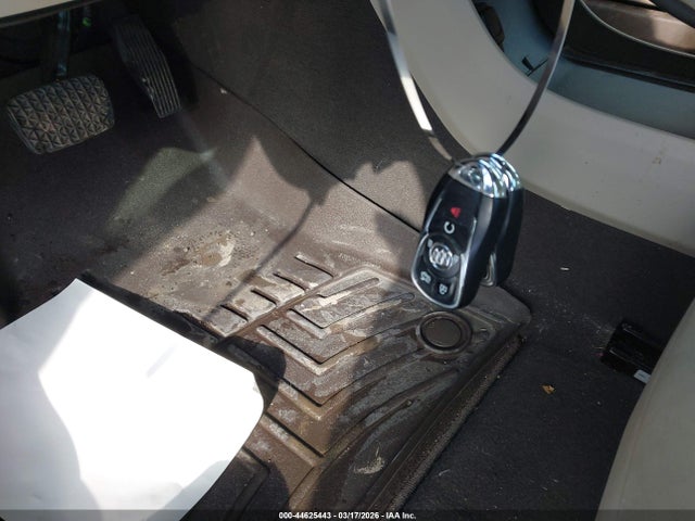 44625443 :رقم المزاد ، 1G4ZR5SS3HU136163 vin ، 2017 Buick Lacrosse Premium مزاد بيع