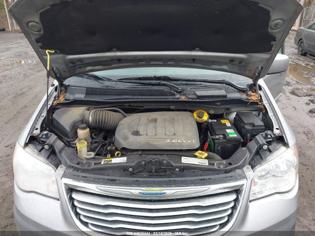 2015 Chrysler Town & Country Touring მანქანა იყიდება აუქციონზე, vin: 2C4RC1BG8FR590011, აუქციონის ნომერი: 44625444