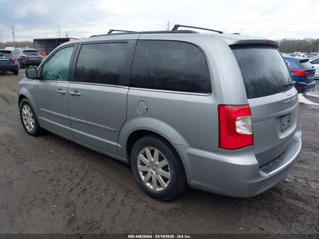 2015 Chrysler Town & Country Touring მანქანა იყიდება აუქციონზე, vin: 2C4RC1BG8FR590011, აუქციონის ნომერი: 44625444