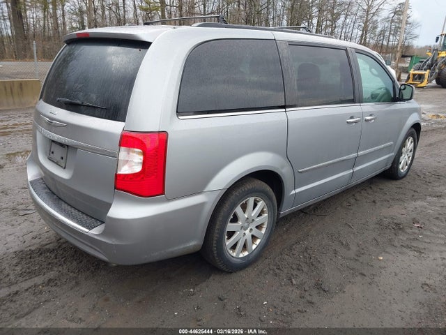 2015 Chrysler Town & Country Touring მანქანა იყიდება აუქციონზე, vin: 2C4RC1BG8FR590011, აუქციონის ნომერი: 44625444