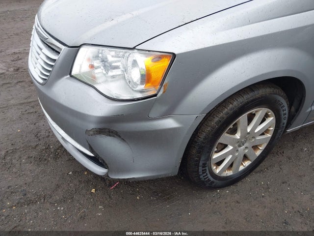 2015 Chrysler Town & Country Touring მანქანა იყიდება აუქციონზე, vin: 2C4RC1BG8FR590011, აუქციონის ნომერი: 44625444