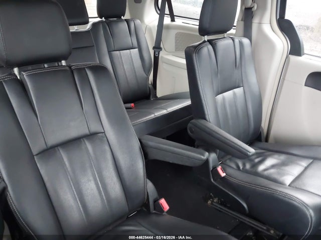 2015 Chrysler Town & Country Touring მანქანა იყიდება აუქციონზე, vin: 2C4RC1BG8FR590011, აუქციონის ნომერი: 44625444