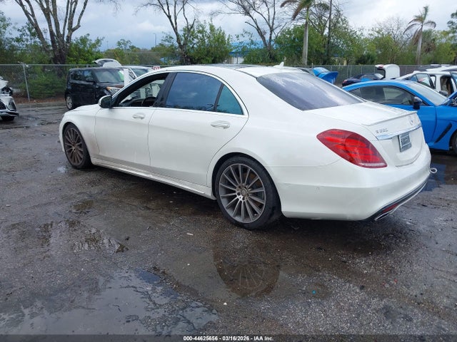 2015 MERCEDES-BENZ S 550 WDDUG8CB8FA109968 Photo 2