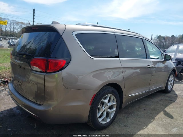 2018 CHRYSLER PACIFICA 2C4RC1BG2JR154845 Photo 3
