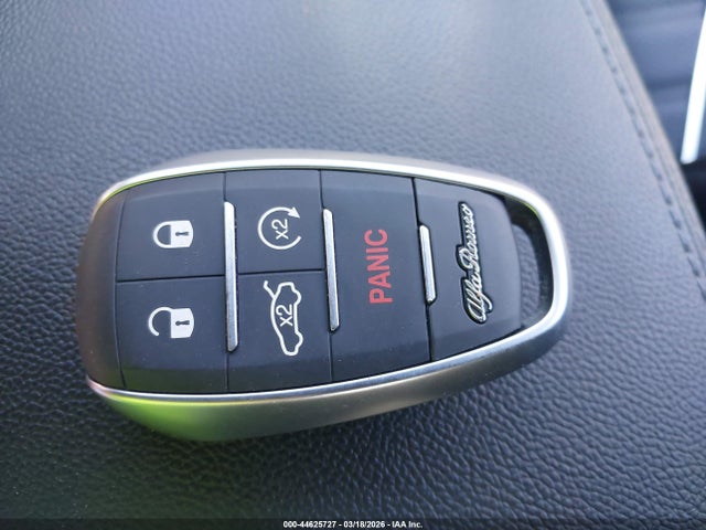 44625727 :رقم المزاد ، ZARFANBN4N7663685 vin ، 2022 Alfa Romeo Giulia Veloce Awd مزاد بيع