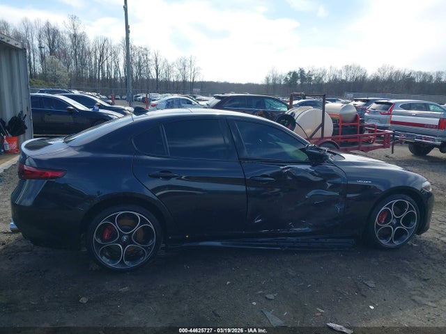 44625727 :رقم المزاد ، ZARFANBN4N7663685 vin ، 2022 Alfa Romeo Giulia Veloce Awd مزاد بيع