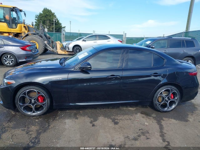 44625727 :رقم المزاد ، ZARFANBN4N7663685 vin ، 2022 Alfa Romeo Giulia Veloce Awd مزاد بيع