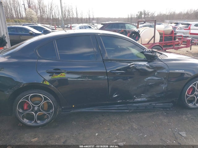 44625727 :رقم المزاد ، ZARFANBN4N7663685 vin ، 2022 Alfa Romeo Giulia Veloce Awd مزاد بيع
