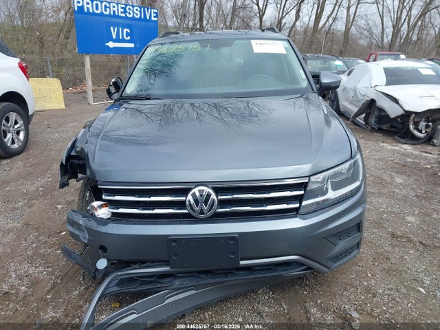 2018 Volkswagen Tiguan 2.0t Se/2.0t Sel მანქანა იყიდება აუქციონზე, vin: 3VV2B7AX7JM059988, აუქციონის ნომერი: 44625757