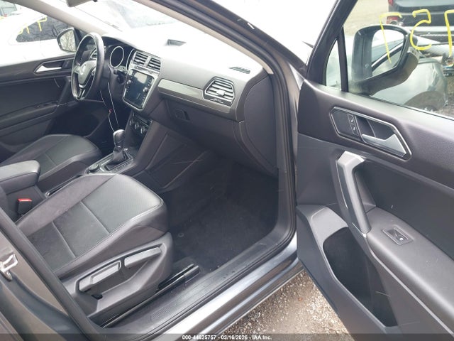 2018 Volkswagen Tiguan 2.0t Se/2.0t Sel მანქანა იყიდება აუქციონზე, vin: 3VV2B7AX7JM059988, აუქციონის ნომერი: 44625757