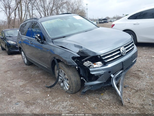 2018 Volkswagen Tiguan 2.0t Se/2.0t Sel მანქანა იყიდება აუქციონზე, vin: 3VV2B7AX7JM059988, აუქციონის ნომერი: 44625757