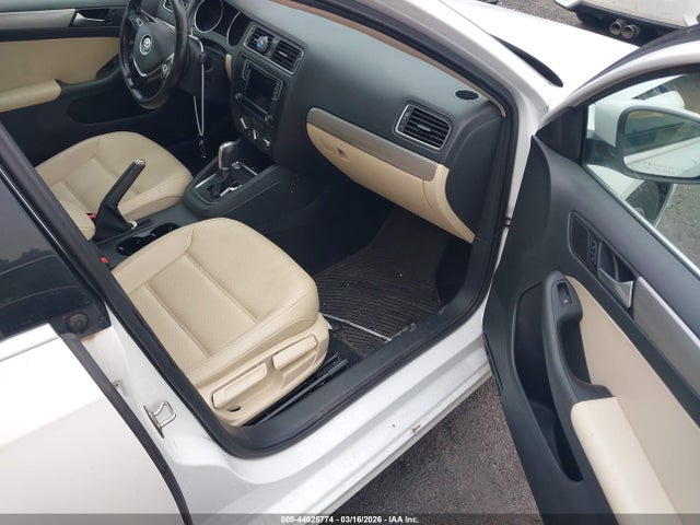 2017 Volkswagen Jetta 1.4t Se მანქანა იყიდება აუქციონზე, vin: 3VWDB7AJ1HM351999, აუქციონის ნომერი: 44625774