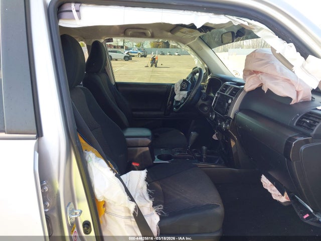 2016 TOYOTA 4RUNNER JTEBU5JR7G5309187 Photo 4