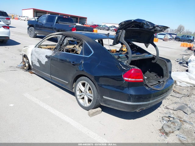 2015 Volkswagen Passat 2.0l Tdi Sel Premium მანქანა იყიდება აუქციონზე, vin: 1VWCV7A34FC026637, აუქციონის ნომერი: 44625875