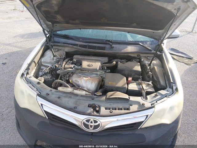 2014 Toyota Camry Le მანქანა იყიდება აუქციონზე, vin: 4T4BF1FK2ER443497, აუქციონის ნომერი: 44626016