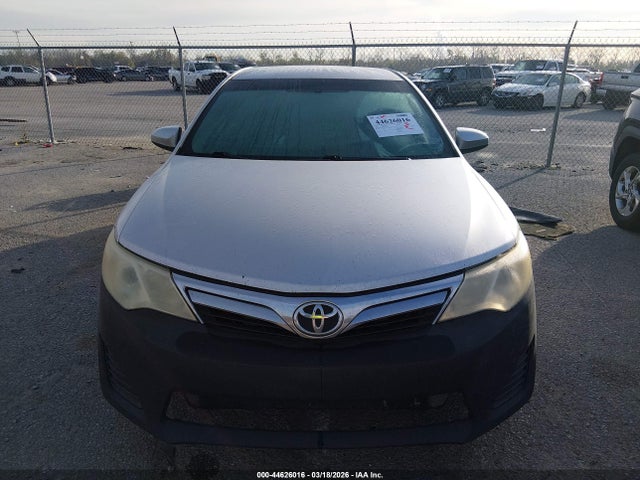 2014 Toyota Camry Le მანქანა იყიდება აუქციონზე, vin: 4T4BF1FK2ER443497, აუქციონის ნომერი: 44626016