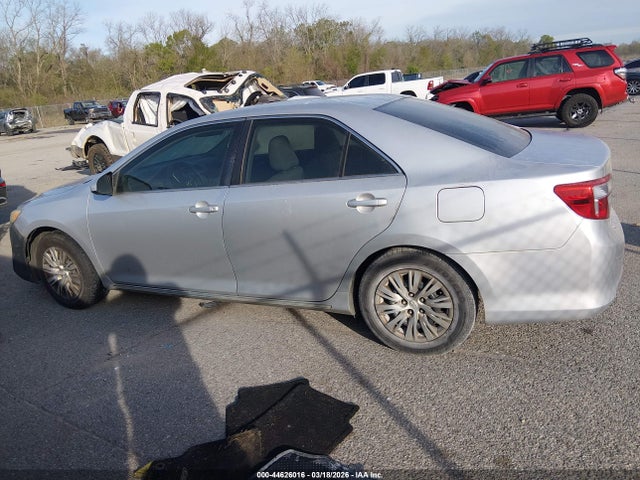 2014 Toyota Camry Le მანქანა იყიდება აუქციონზე, vin: 4T4BF1FK2ER443497, აუქციონის ნომერი: 44626016