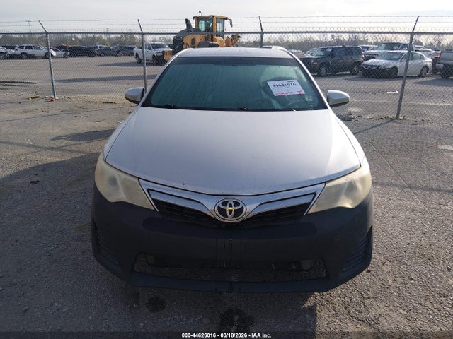 2014 Toyota Camry Le მანქანა იყიდება აუქციონზე, vin: 4T4BF1FK2ER443497, აუქციონის ნომერი: 44626016