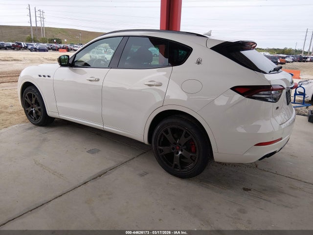 2021 MASERATI LEVANTE ZN661XUA7MX359652 Photo 2