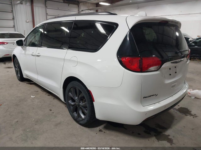 Продажа на аукционе авто 2018 Chrysler Pacifica Touring Plus, vin: 2C4RC1FG6JR234191, номер лота: 44626295