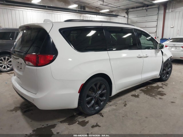 Продажа на аукционе авто 2018 Chrysler Pacifica Touring Plus, vin: 2C4RC1FG6JR234191, номер лота: 44626295