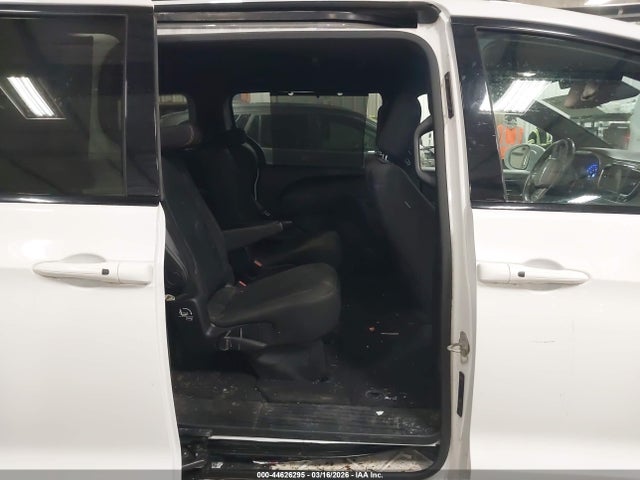 Продажа на аукционе авто 2018 Chrysler Pacifica Touring Plus, vin: 2C4RC1FG6JR234191, номер лота: 44626295