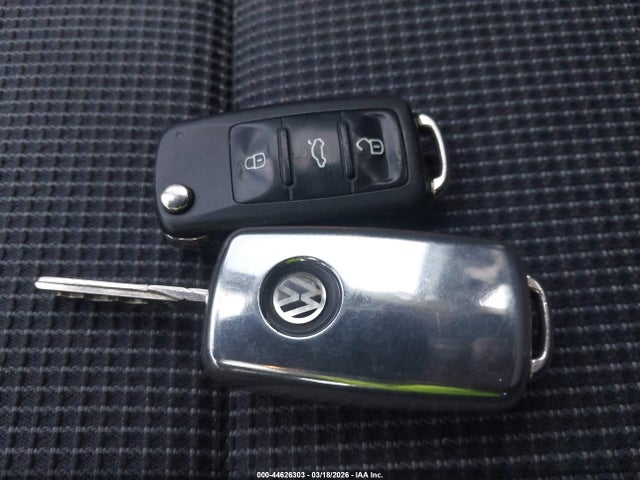 44626303 :رقم المزاد ، WVWDB7AJ6DW058631 vin ، 2013 Volkswagen Golf 2.5l 4-door مزاد بيع