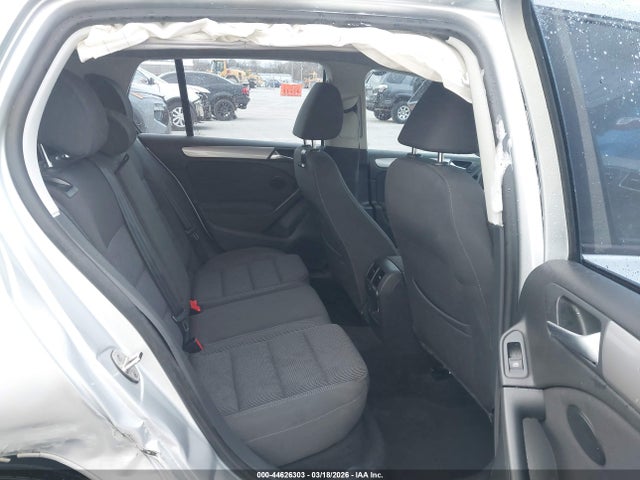 44626303 :رقم المزاد ، WVWDB7AJ6DW058631 vin ، 2013 Volkswagen Golf 2.5l 4-door مزاد بيع
