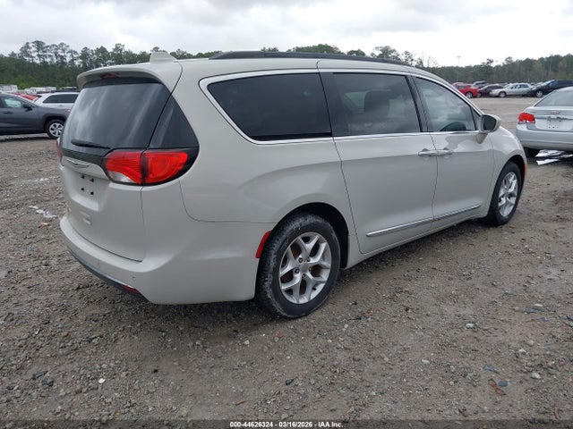 44626324 :رقم المزاد ، 2C4RC1BG5HR635084 vin ، 2017 Chrysler Pacifica Touring-l مزاد بيع